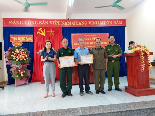 Thôn Trung Bằng xã Sơn Bằng tổ chức Ngày hội Toàn dân bảo vệ ANTQ