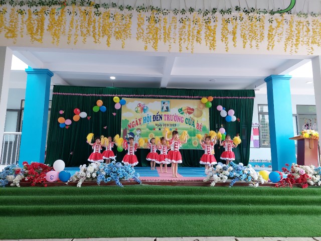 Các nhà trường trên địa bàn xã tỏ chức thành công ngày khai giảng năm học mới